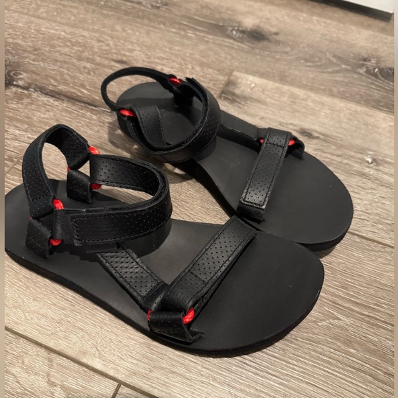 TEVA ORIGINAL UNIVERSAL MOTO LEATHER BLACK SANDALS WOMENS SIZE 7 US red - Picture 1 of 6